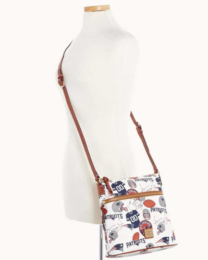 Crossbodies Women Dooney and Bourke NFL Patriots Crossbody Patriots Crossbodies Women Dooney and Bourke NFL Patriots Crossbody Patriots