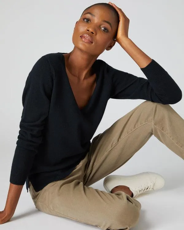 Women 007 Deep V Neck Cashmere JumperIn Black Black NPeal V Necks