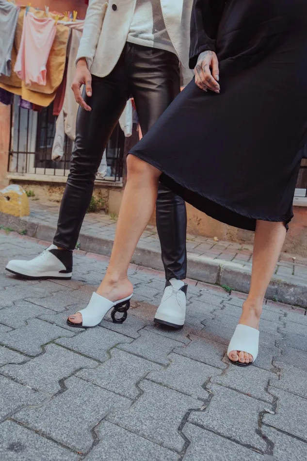 Women The Cymmer White Leather Sandal Vinci Leather Sandals
